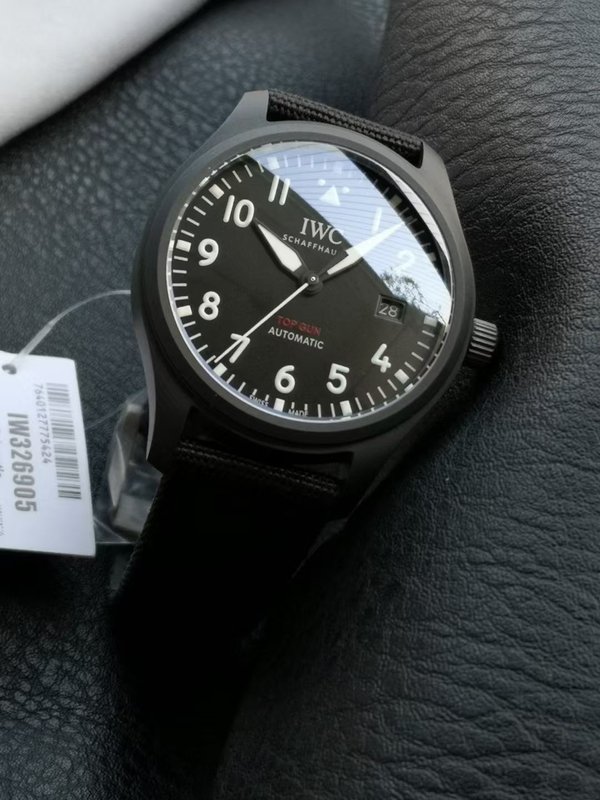 IWC 파일럿 시리즈 세라믹 시계 001-251647