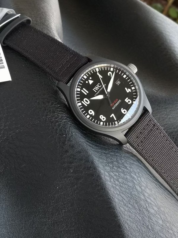 IWC 파일럿 시리즈 세라믹 시계 001-251647