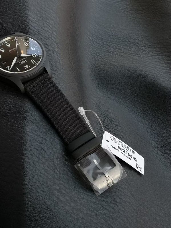 IWC 파일럿 시리즈 세라믹 시계 001-251647