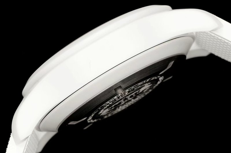 IWC 파일 탑건 레이크 타호 화이트 세라믹 크로노그래 001-251651