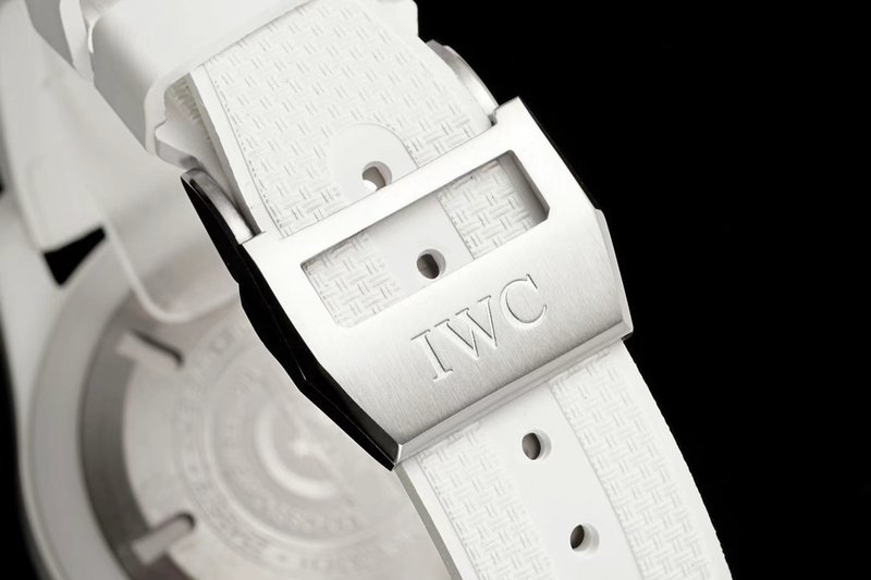 IWC 파일 탑건 레이크 타호 화이트 세라믹 크로노그래 001-251651