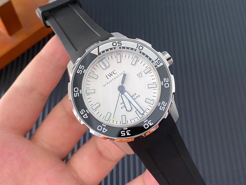 IWC 클래식 화이트 다이얼 시계 001-251653