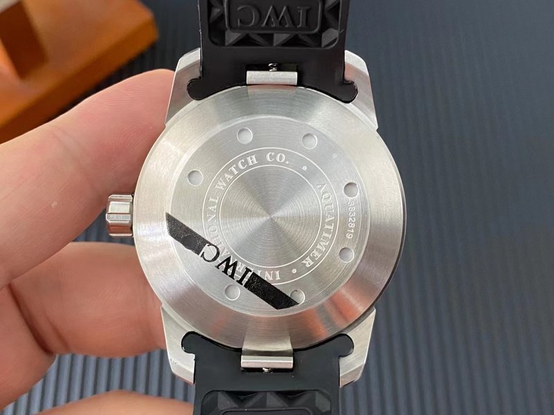 IWC 클래식 화이트 다이얼 시계 001-251653