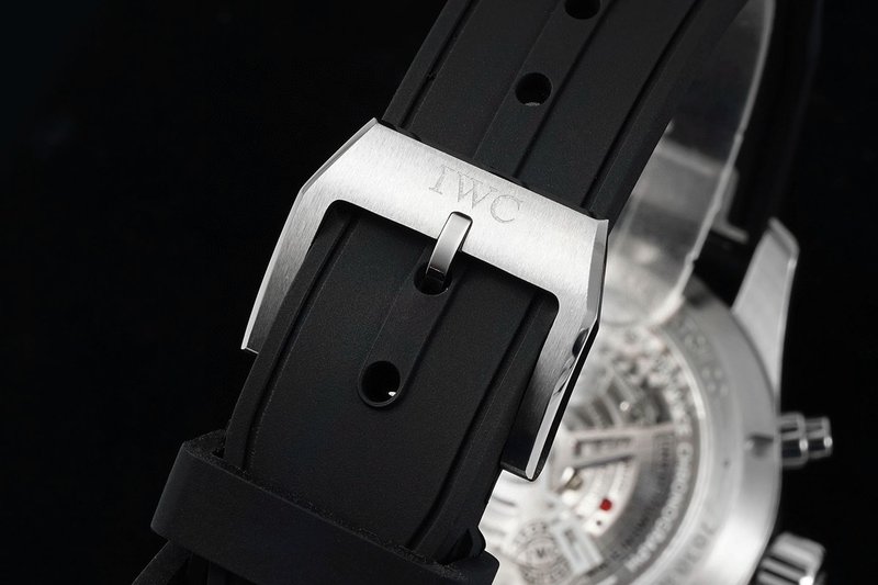 IWC 파일럿 하이퍼포먼스 크로노그래프 001-251696