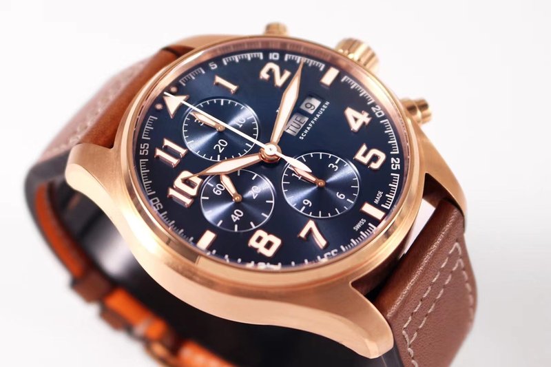 IWC 파일럿 크로노그래프 로즈골드 블루 다이얼 001-251705