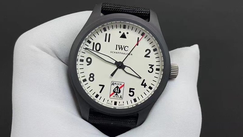 IWC 파일럿 워치 블랙 에이스 특별판 001-251711