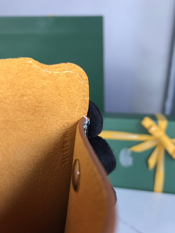 고야드 브라운 몽마르트 GM 멀티폰백 001-251847