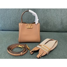 발렌티노 그레인드 레더 핸드백 001-252010