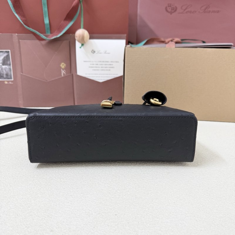 로로피아나 블랙 오스트레치 숄더백 001-252056