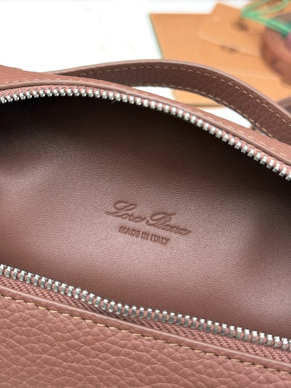로로피아나 리치 가죽 클러치백 001-252057