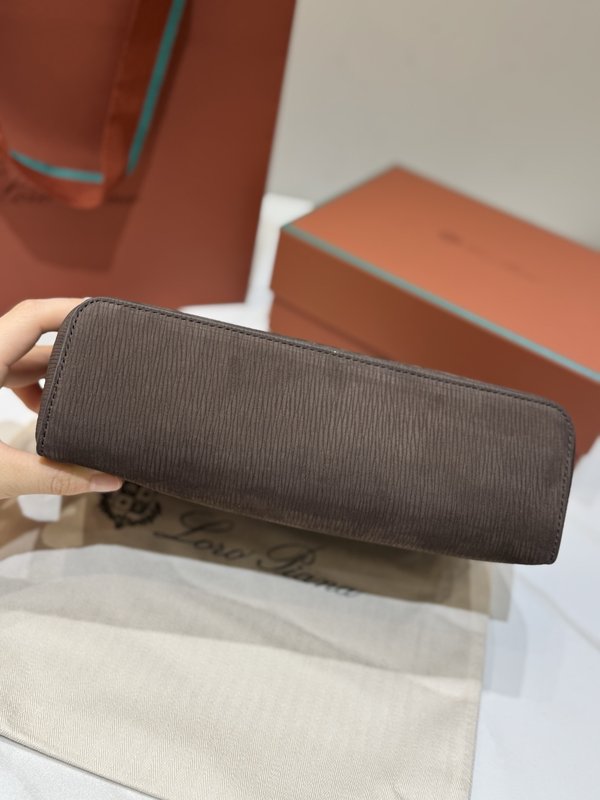 로로피아나 벨벳 물결 무늬 다크브라운 핸드백 001-252069