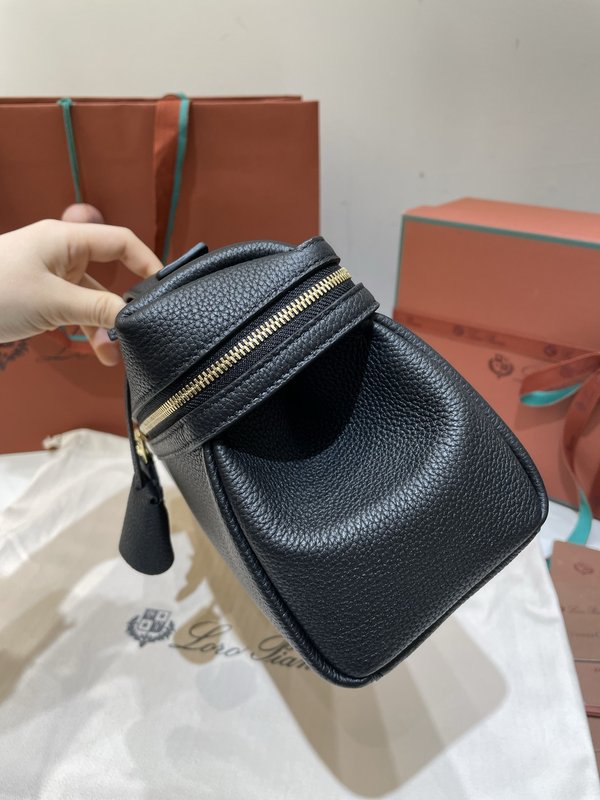 로로피아나 블랙 그레인 레더 핸드백 001-252076