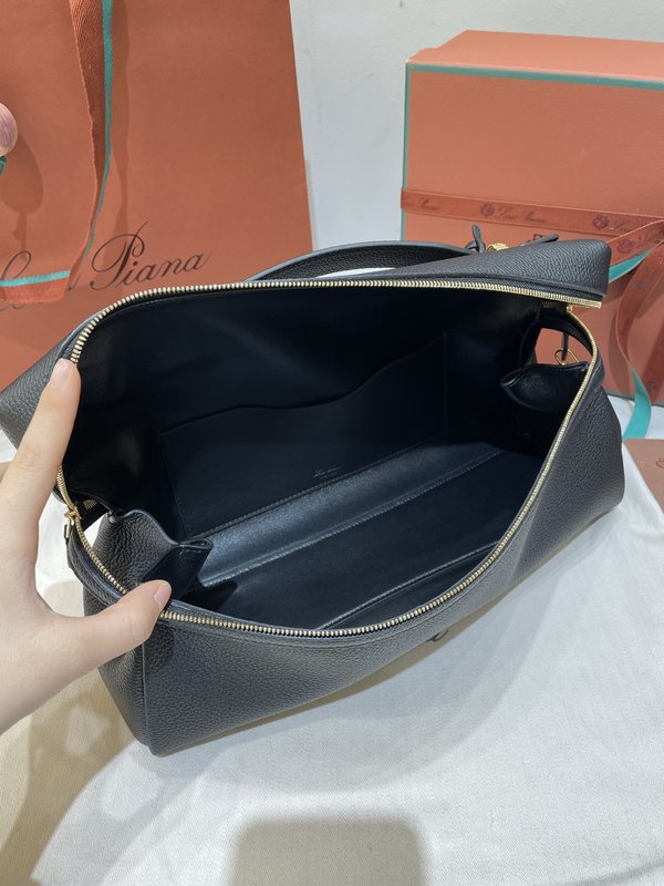 로로피아나 블랙 그레인 레더 핸드백 001-252076