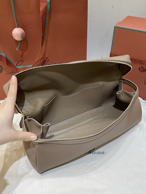 로로피아나 그레인 레더 핸드백 001-252077