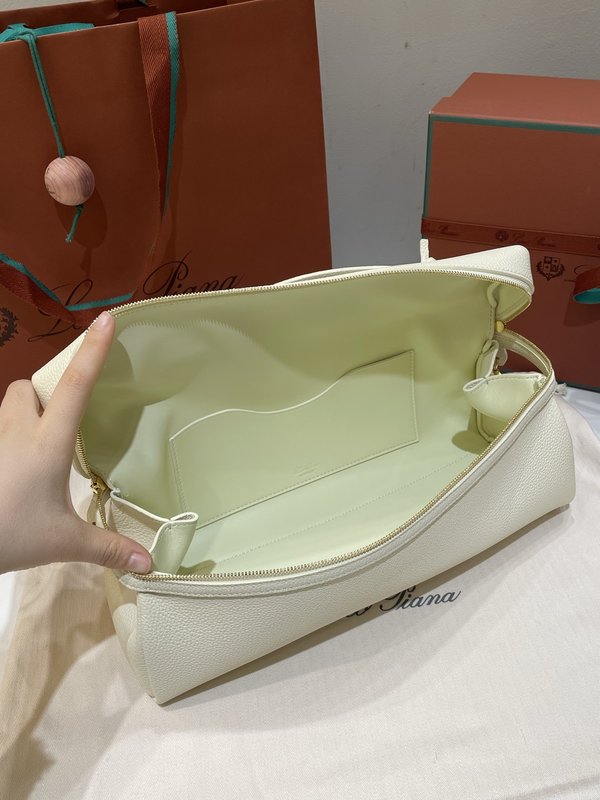 로로피아나 화이트 그레인 레더 핸드백 001-252078