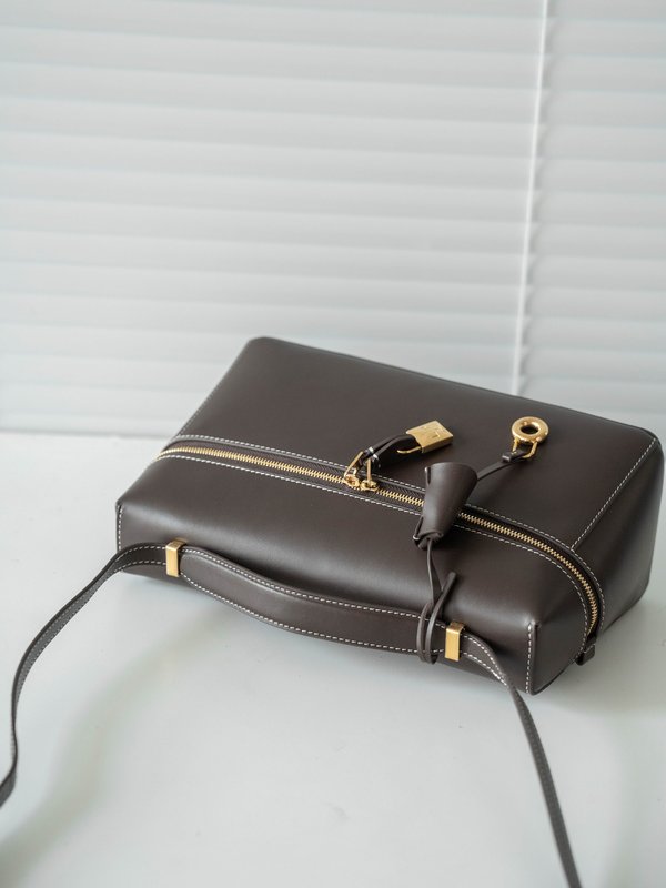 로로피아나 Loro Piana 신상 숄더백 001-252102