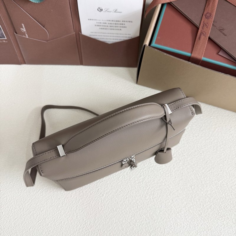 로로피아나 가을 겨울 신상 웜 베이지 토트백 001-252142