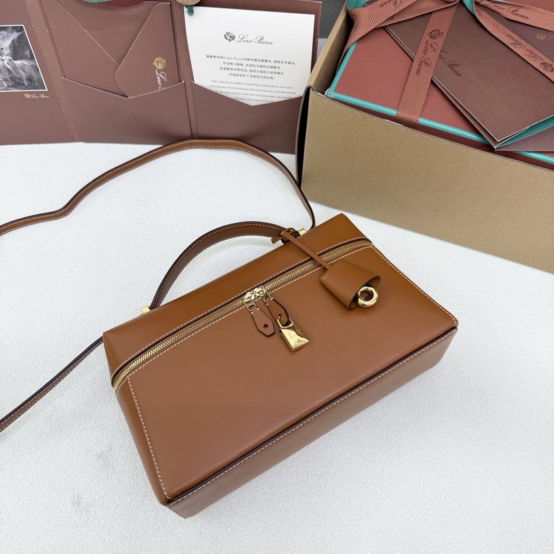 로로피아나 가을 겨울 웜브라운 가죽 핸드백 001-252152