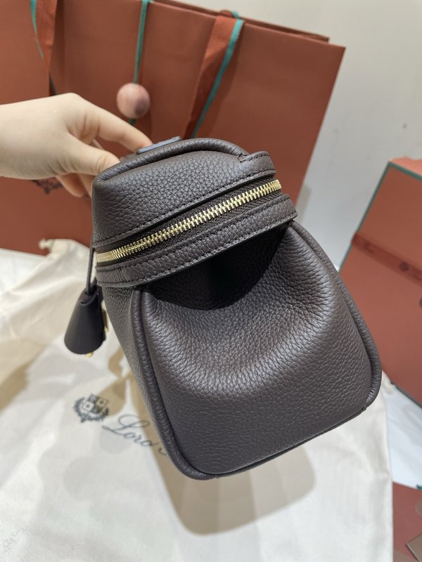로로피아나 그레인 레더 핸드백 001-252162