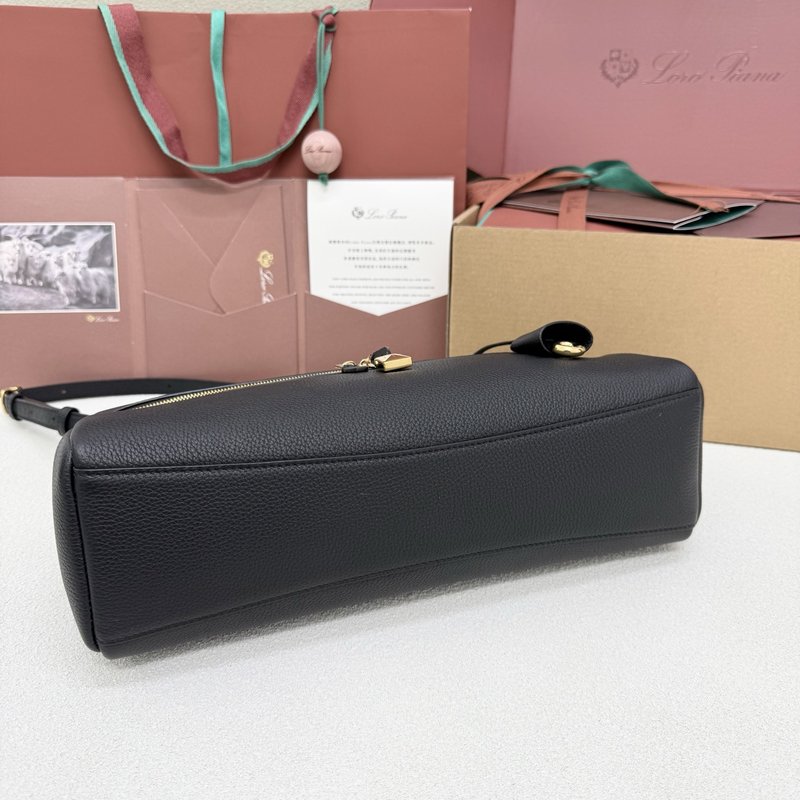 로로피아나 엑스트라 소프트 블랙 클러치백 001-252168