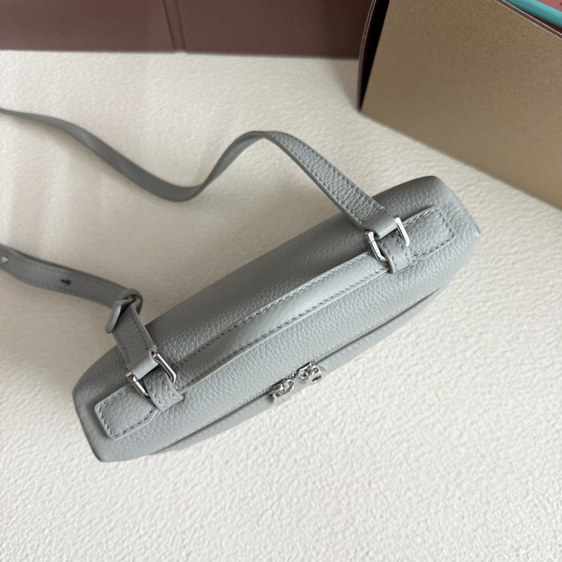 로로피아나 소프트 카프스킨 클러치백 001-252173