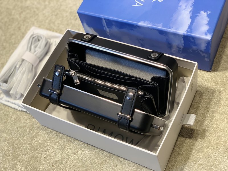 리모와 블랙 핸드백 롱 숄더 스트랩 포함 001-252233