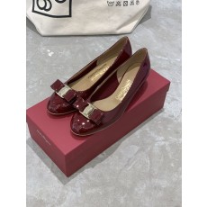 페라가모 바라 하프라이닝 굽이 있는 펌프스 001-252327