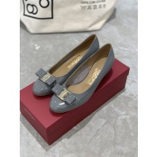 페라가모 바라 신상 하프라이닝 있는 펌프스 001-252331