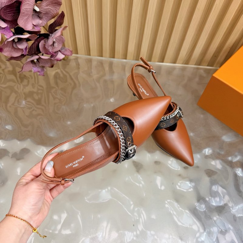 루이비통 바이브 체인 백스트랩 뾰족구두 샌들 001-252371