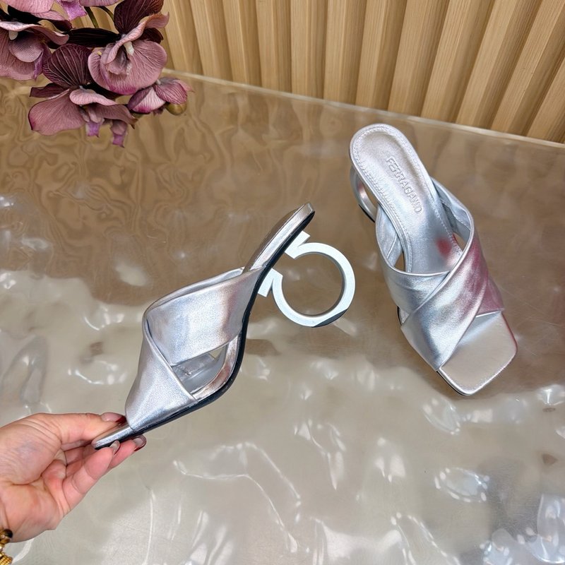 페라가모 봄여름 신제품 양가죽 하이힐 샌들 001-252403