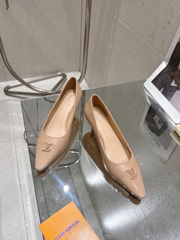 루이비통 스이크 힐 포인트드 펌프스 001-252410