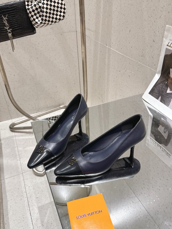 루이비통 스이킹 컬러 포인트 펌프스 001-252411