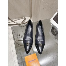 루이비통 스이킹 컬러 포인트 펌프스 001-252411