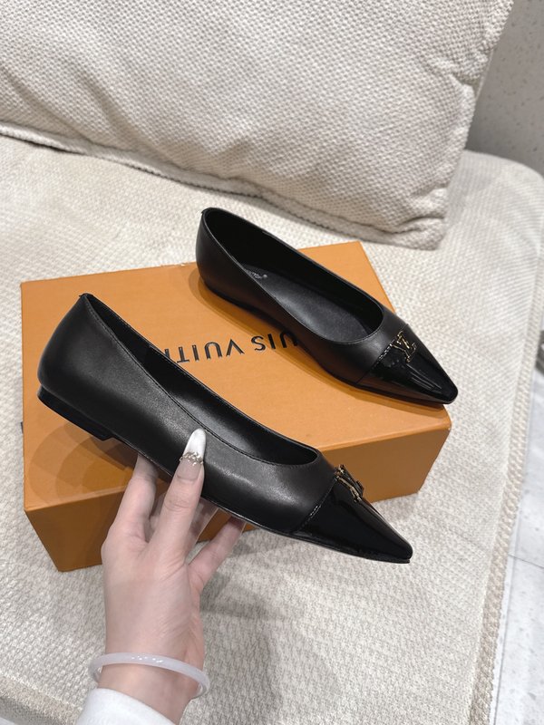 루이비통 파이킹 컬러 포인트 펌프스 001-252413