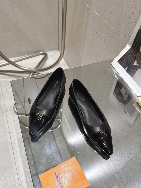 루이비통 파이킹 컬러 포인트 펌프스 001-252413