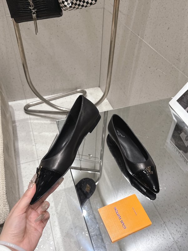 루이비통 파이킹 컬러 포인트 펌프스 001-252413