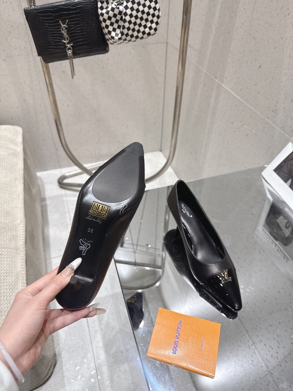 루이비통 파이크 힐 포인트 토 펌프스 001-252424