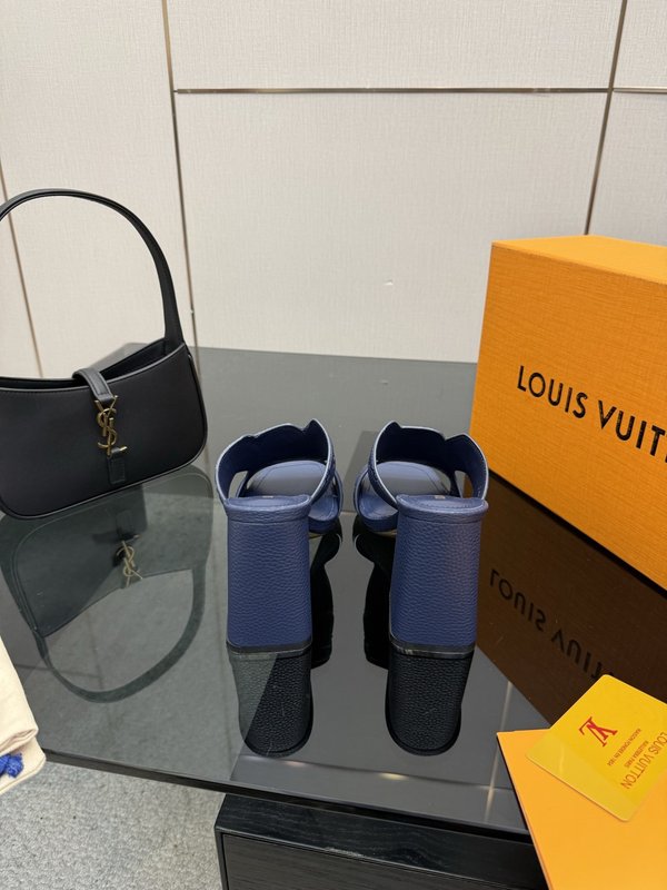 루이비통 엠보싱 에나멜 미들힐 슬리퍼 001-252433