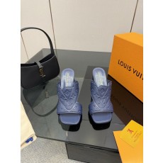 루이비통 엠보싱 에나멜 미들힐 슬리퍼 001-252433