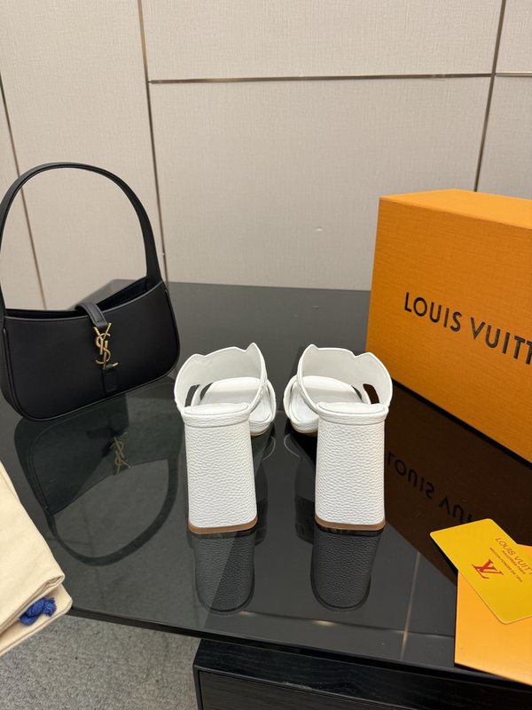 루이비통 엠보싱 에나멜 미들힐 슬리퍼 001-252451