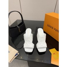 루이비통 엠보싱 에나멜 미들힐 슬리퍼 001-252451