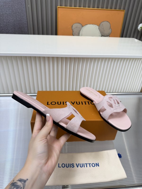 LV早春 스웨이드 양피 안감 가죽밑창 샌들 뮬 001-252496