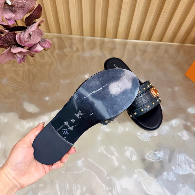 루이비통 여성 블랙 플랫 캣힐 슬리퍼 001-252513