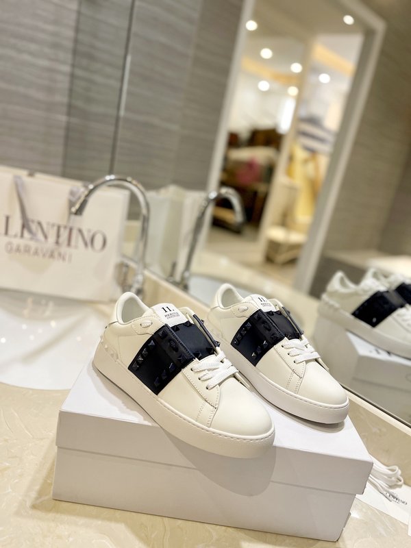 발렌티노 클래식 컬러블럭 커플 스니커즈 001-252556