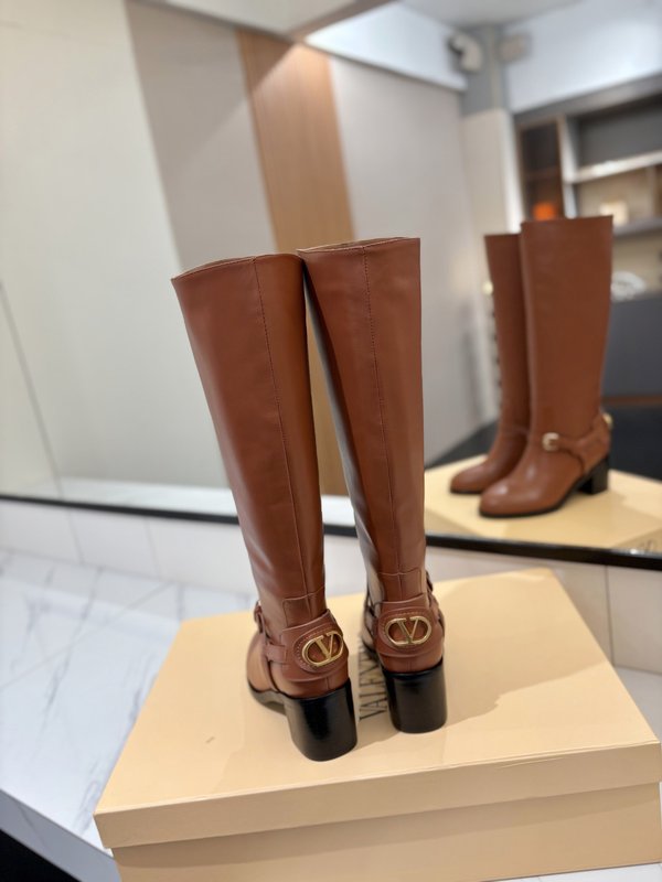 발렌티노 빈티지 버클 라운드 토 니부츠 001-252580