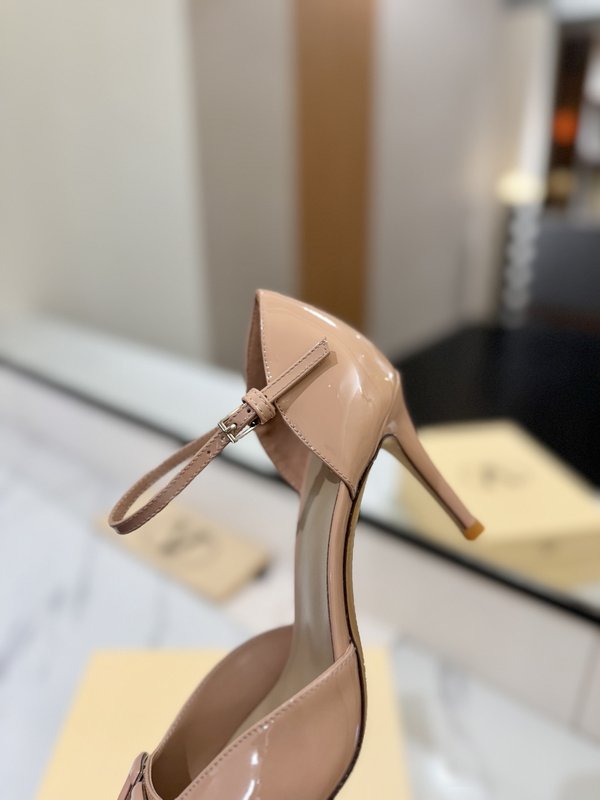발렌티노 V 로고 에나멜 뾰족구두 백샌들 001-252598
