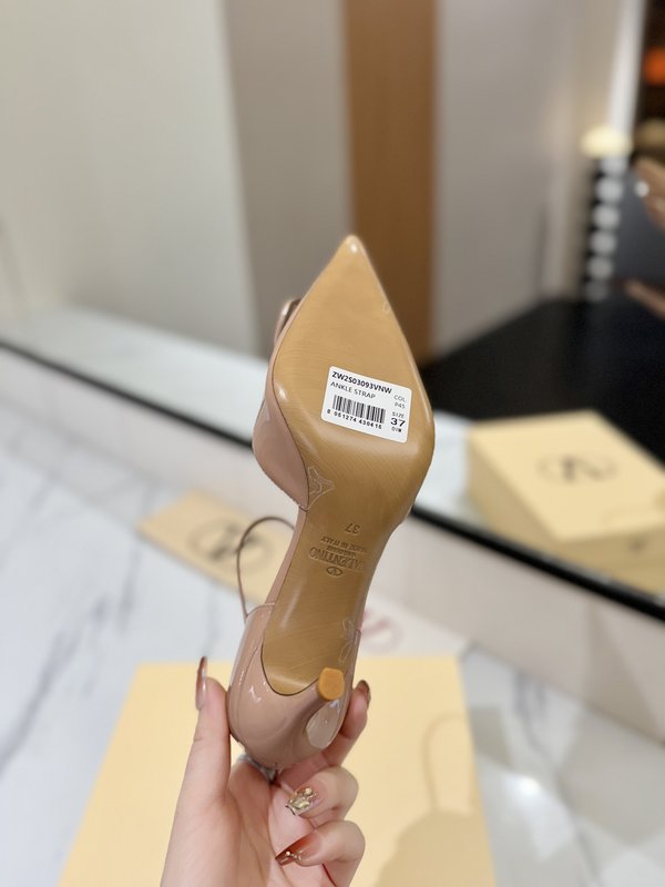 발렌티노 V 로고 에나멜 뾰족구두 백샌들 001-252598