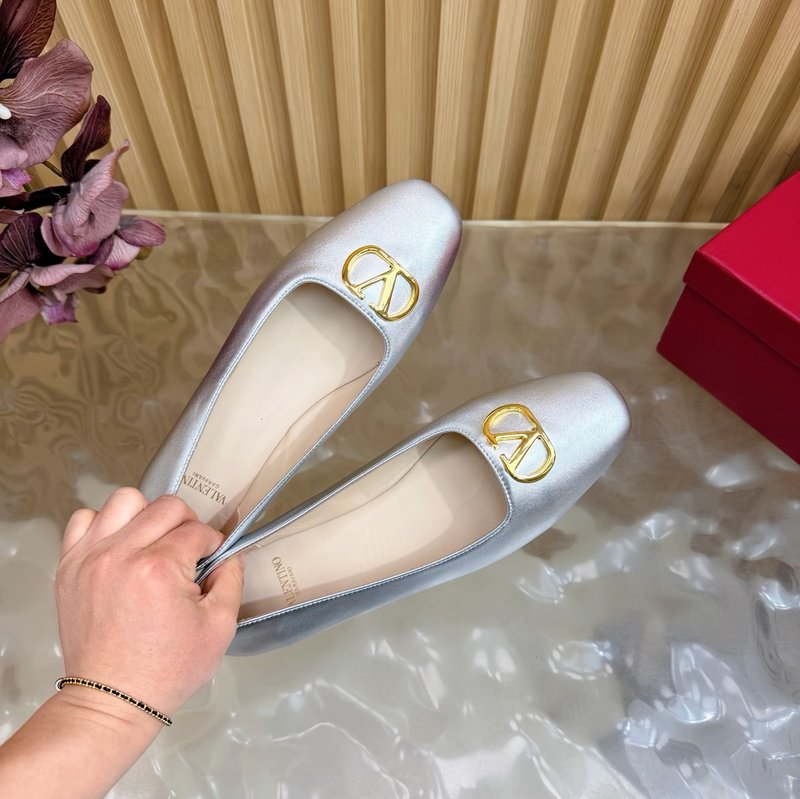 발렌티노 심플 V 버클 실크 그랜마 슈즈 001-252619