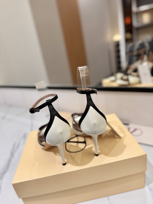 발렌티노 브론즈 V 버클 리본 라운드 토 샌들 001-252621