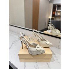 발렌티노 V 로고 메탈 버클 뾰족구두 힐 샌들 001-252626